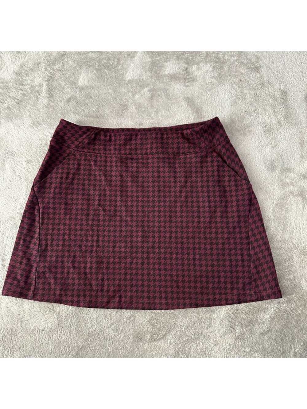 Title Nine Skirt Passport Ponte Houndstooth Black Burgundy Women's LARGE Tennis